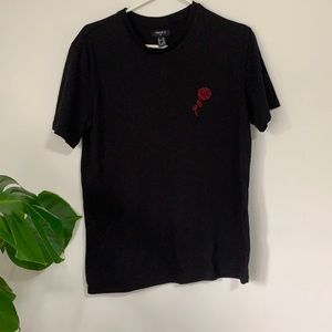 Black rose t shirt 🖤🌹